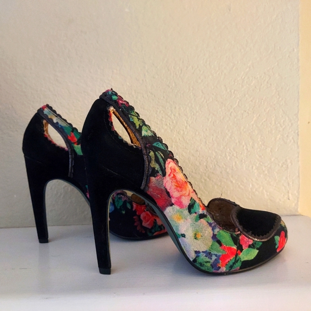 Poetic License high heels, size 6, multicolor